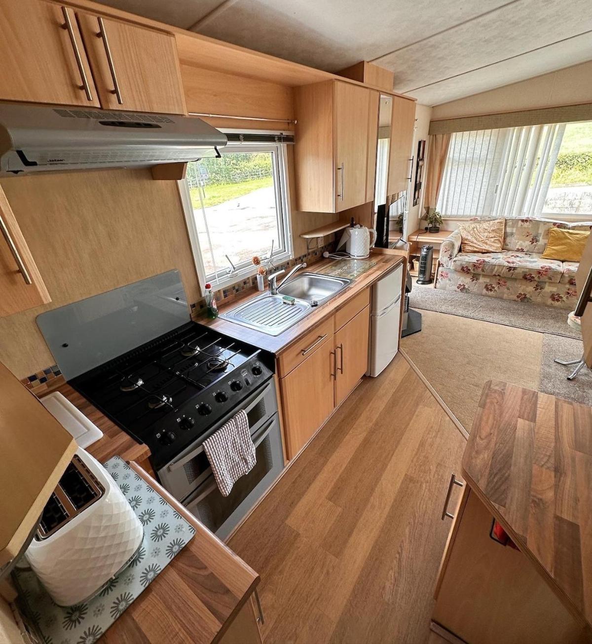 4-Bedroom Cosalt Caravan In Uddingston, Glasgow Exteriér fotografie